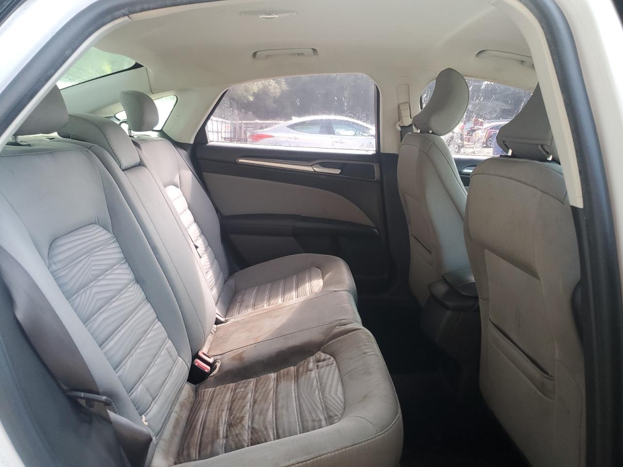 Ford Fusion S Image 12