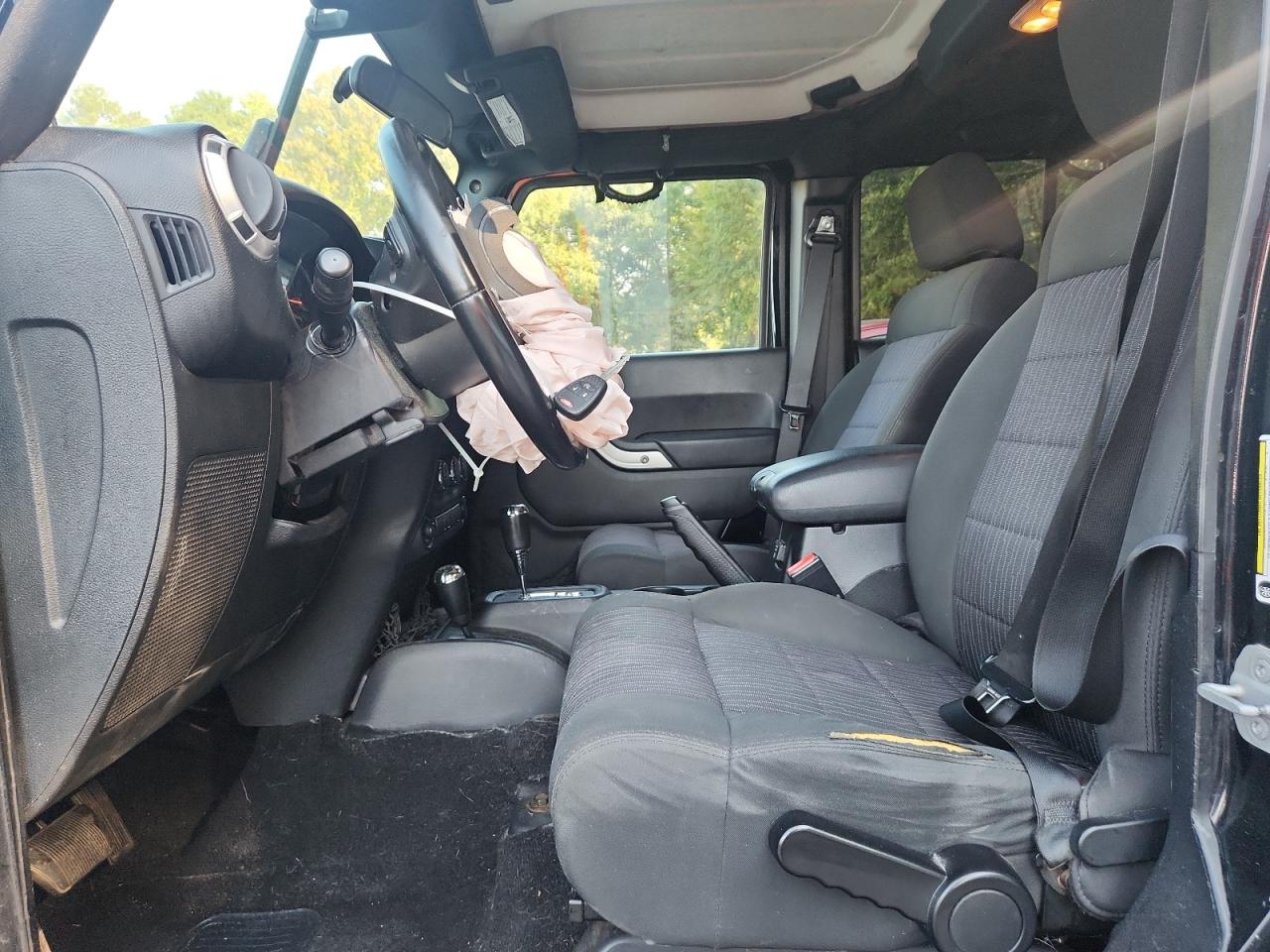 Jeep Wrangler Sahara Image 9