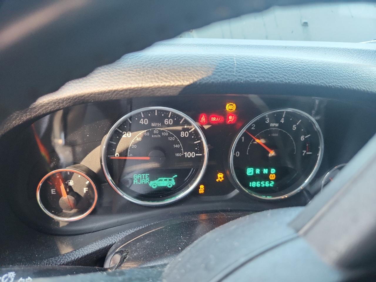 Jeep Wrangler Sahara Image 4