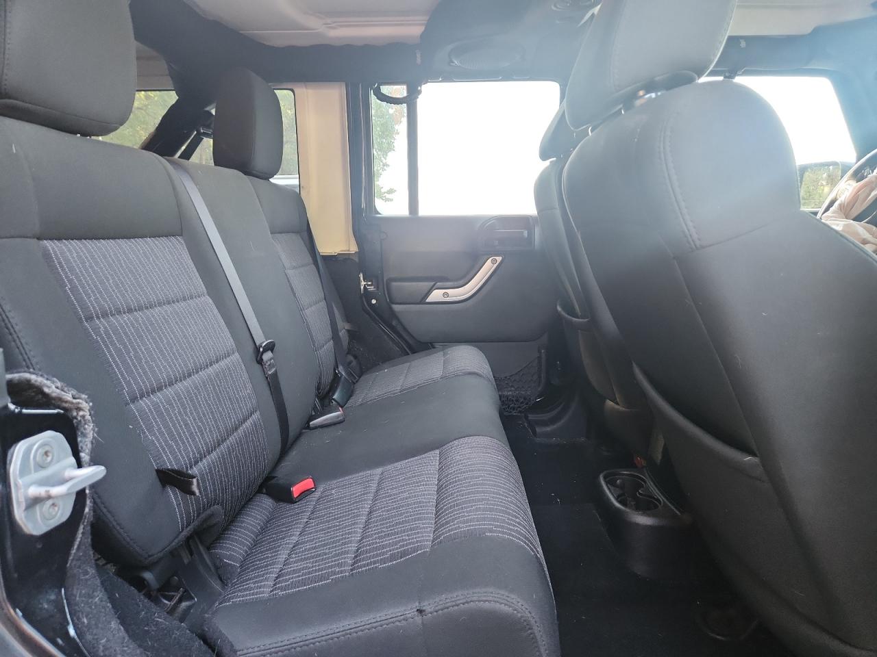 Jeep Wrangler Sahara Image 11