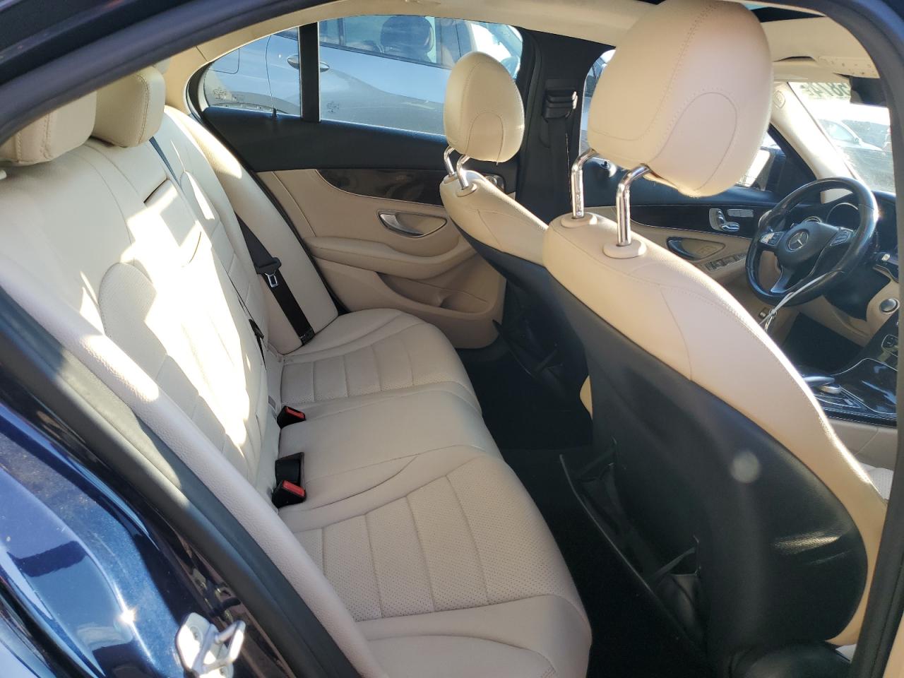 Mercedes-Benz C-Class 300 Image 12