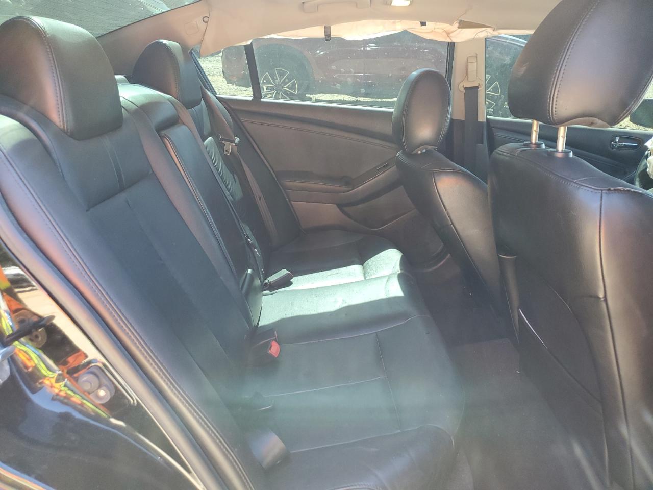 Nissan Altima Base Image 12