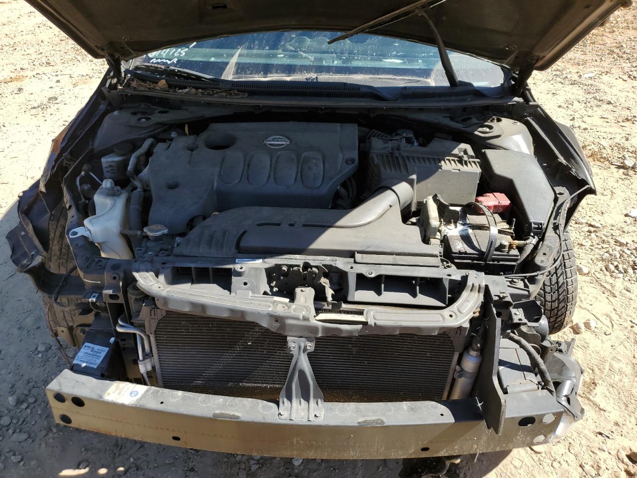 Nissan Altima Base Image 9