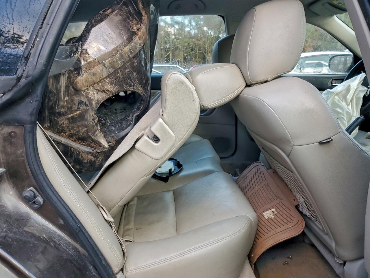 Subaru Outback 2.5i Image 11