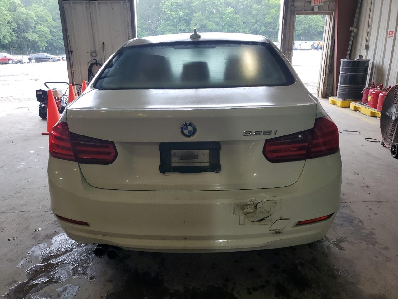 BMW 3 Series I Image 11