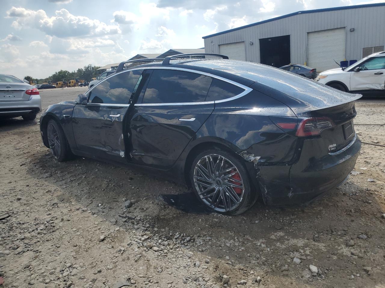Tesla Model 3 Image 4