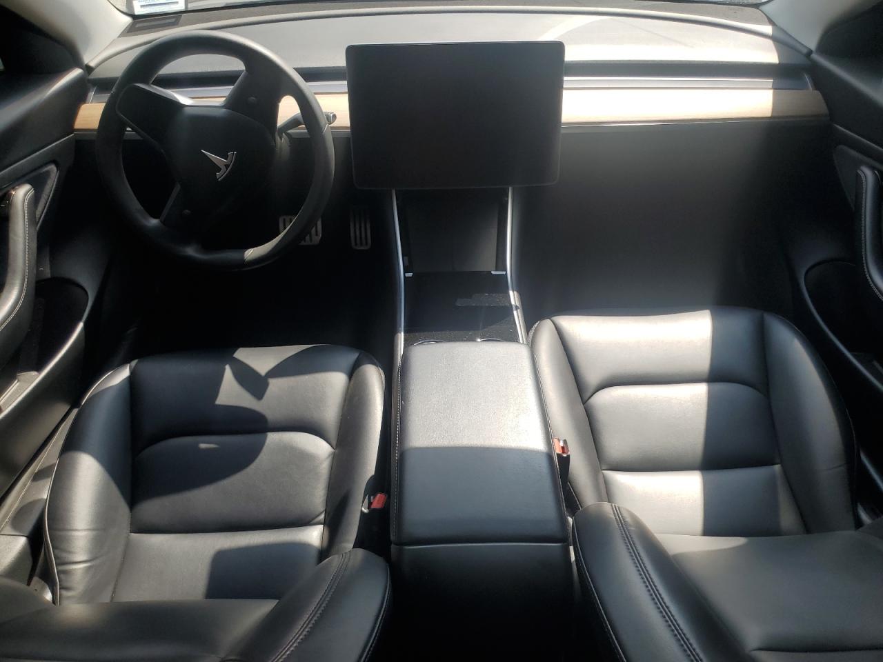 Tesla Model 3 Image 9