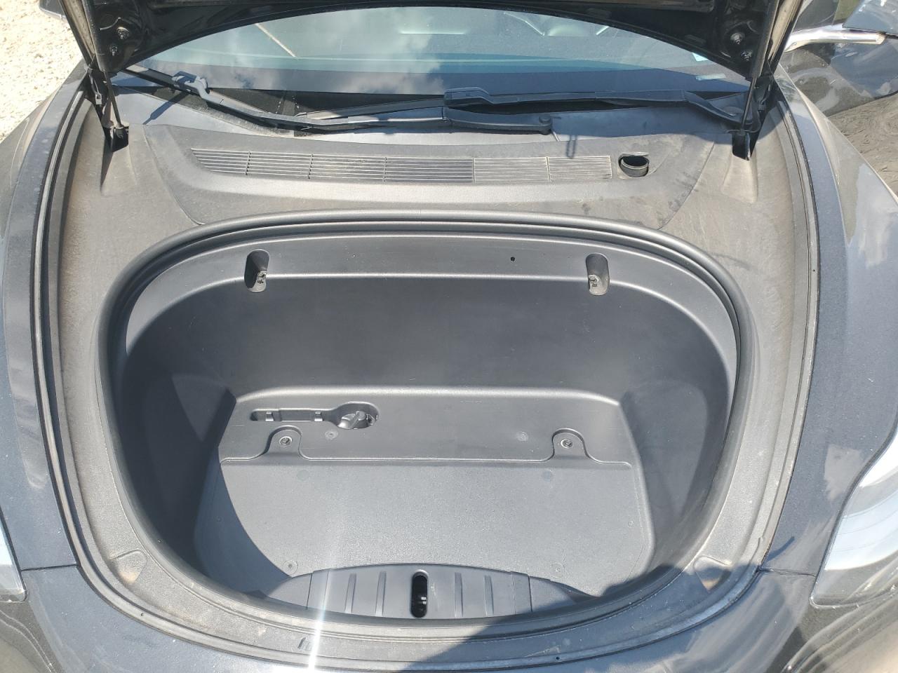 Tesla Model 3 Image 8