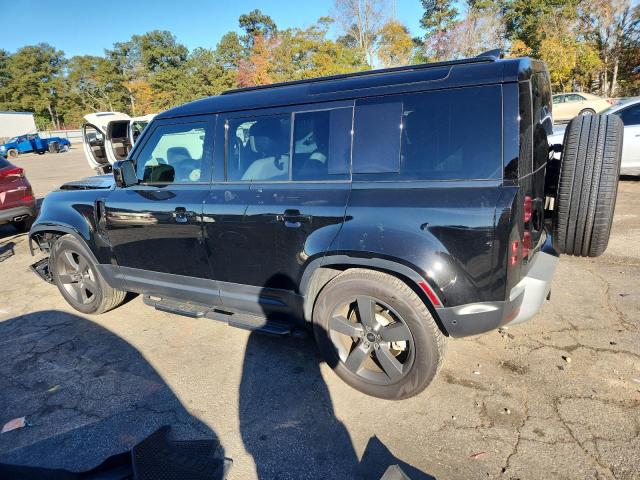 Land Rover Defender 110 S Image 2