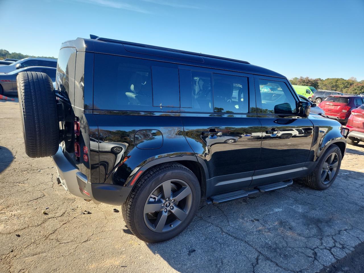 Land Rover Defender 110 S Image 8