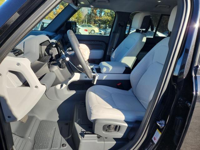 Land Rover Defender 110 S Image 4