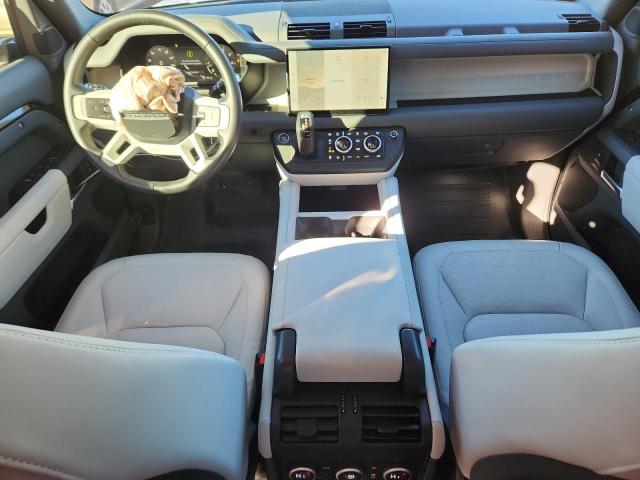 Land Rover Defender 110 S Image 11