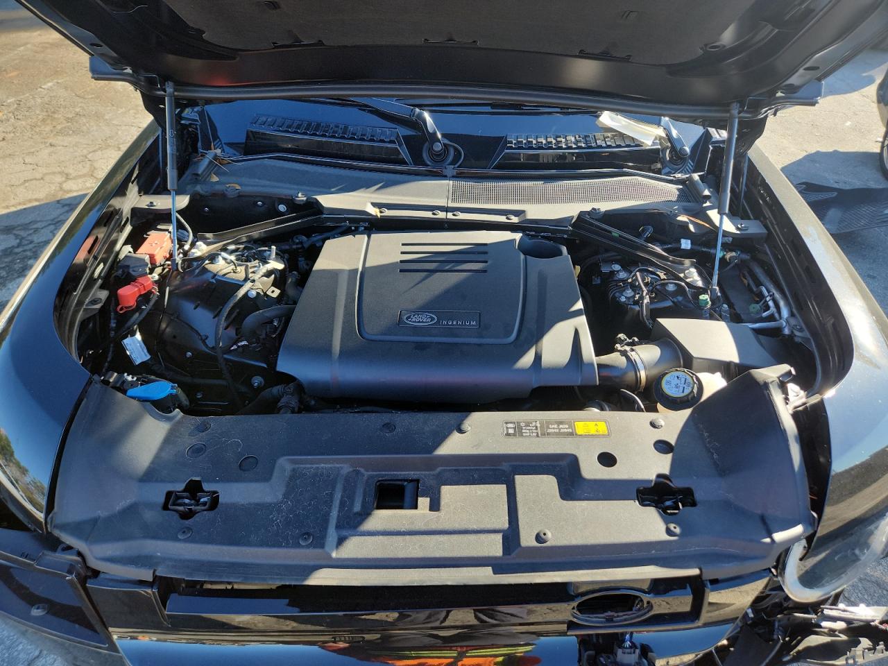 Land Rover Defender 110 S Image 12