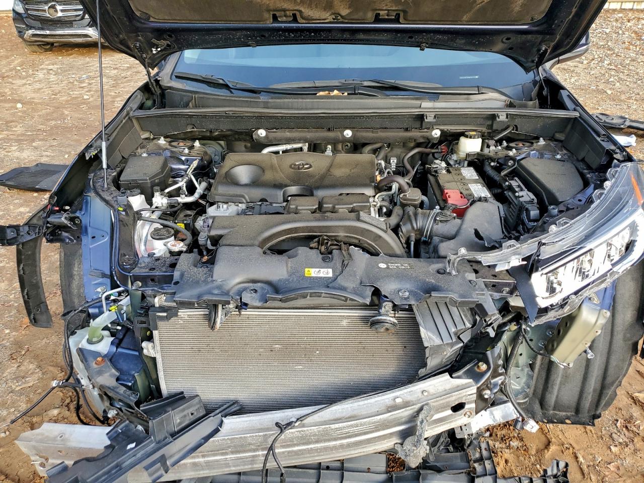 Toyota RAV4 Xle Image 2