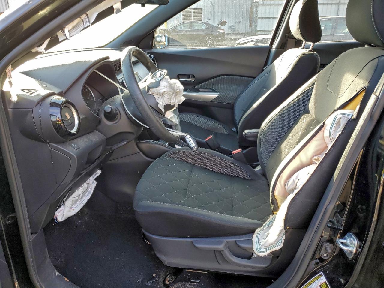 Nissan Kicks S Image 5