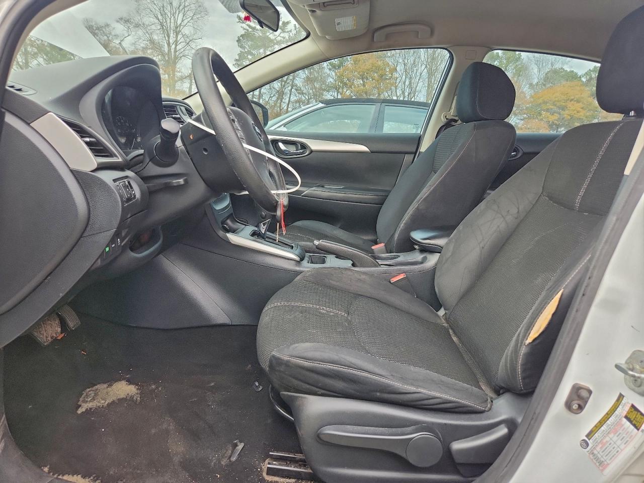 Nissan Sentra S Image 10