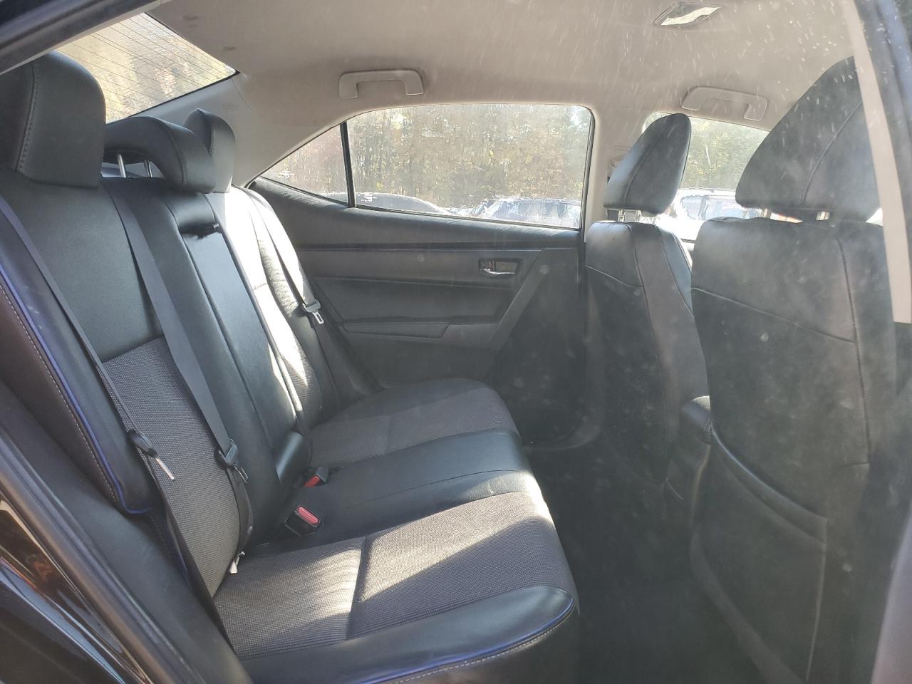 Toyota Corolla L Image 2