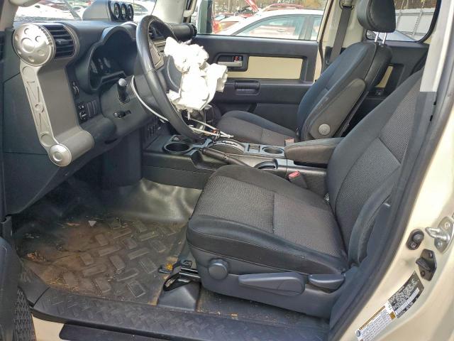 Toyota FJ Cruiser Image 2