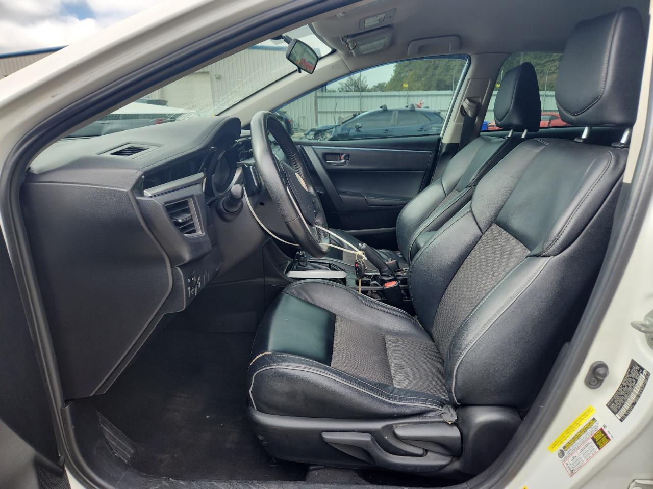 Toyota Corolla L Image 7