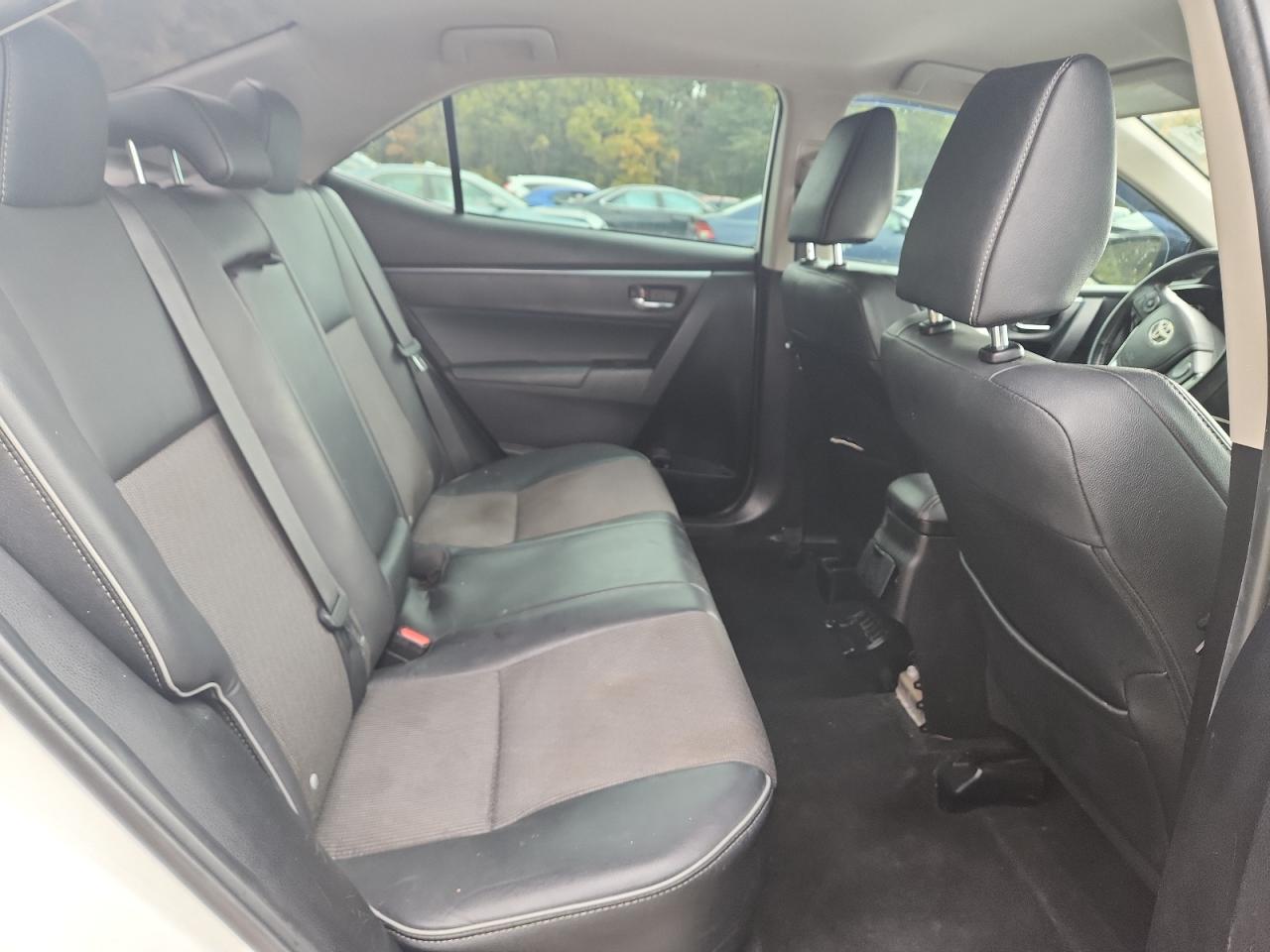 Toyota Corolla L Image 12