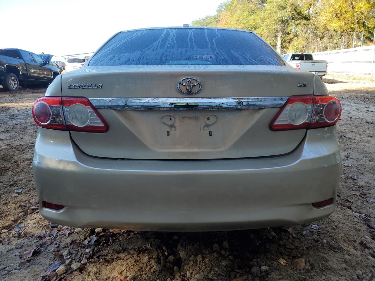 Toyota Corolla Base Image 10