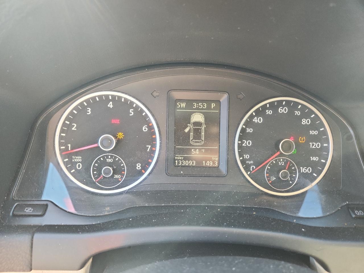 Volkswagen Tiguan S Image 10