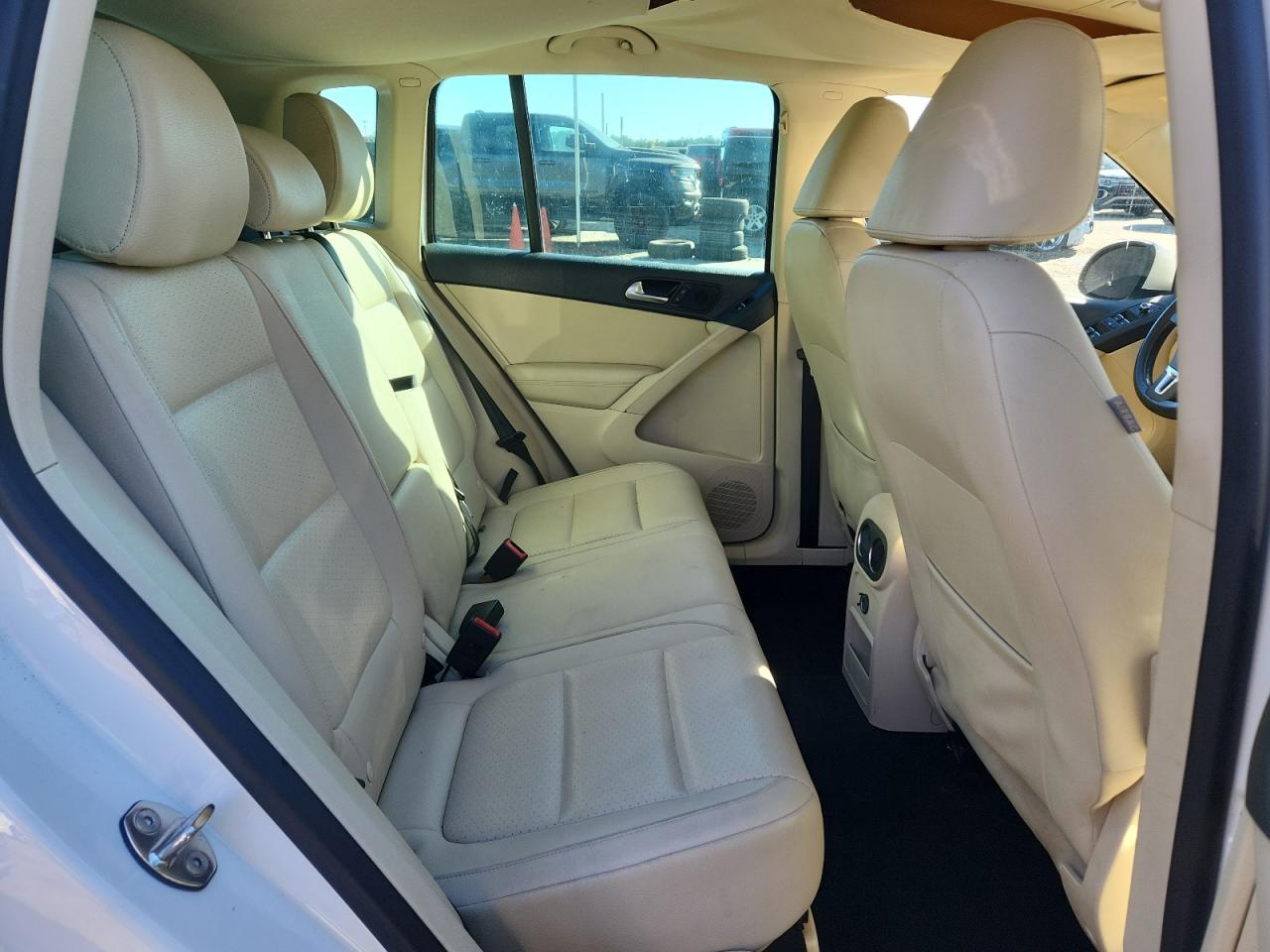 Volkswagen Tiguan S Image 11
