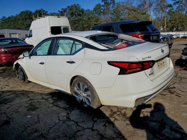 Nissan Altima S Image 2