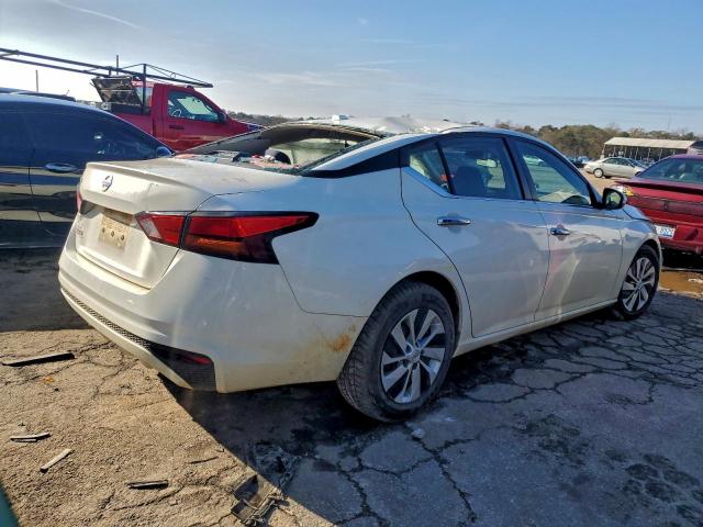 Nissan Altima S Image 4