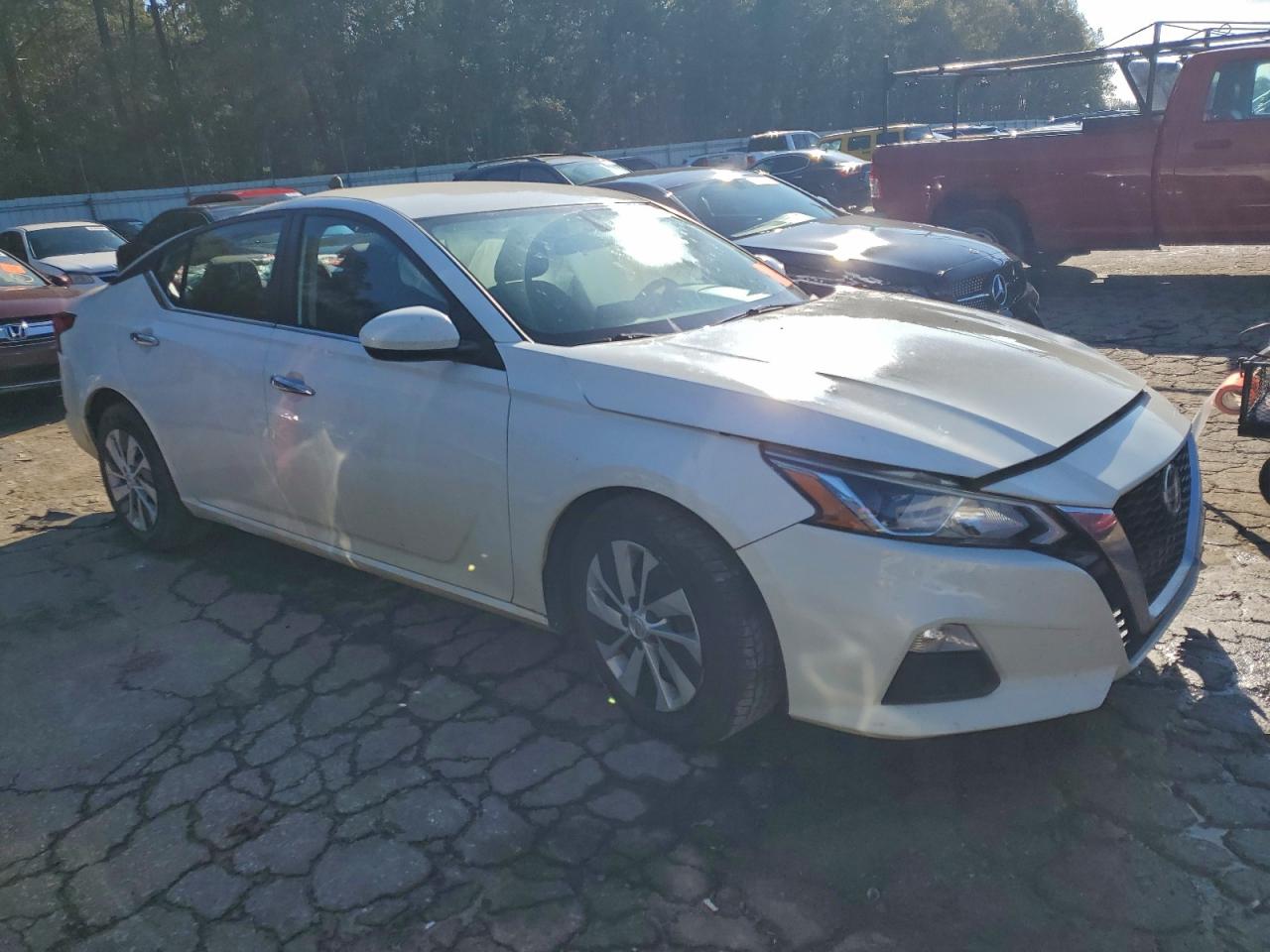 Nissan Altima S Image 10