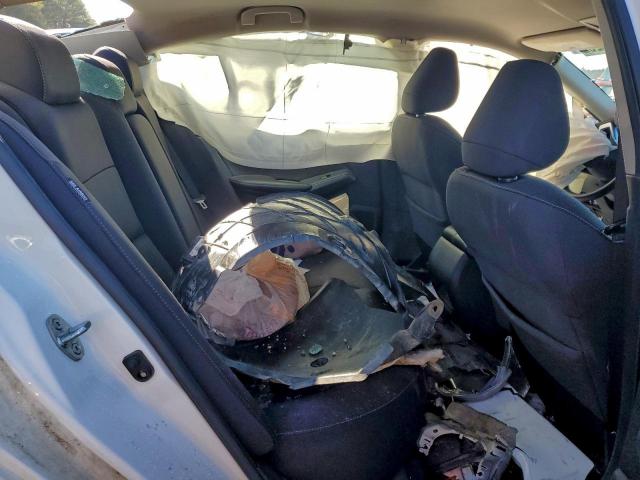 Nissan Altima S Image 8