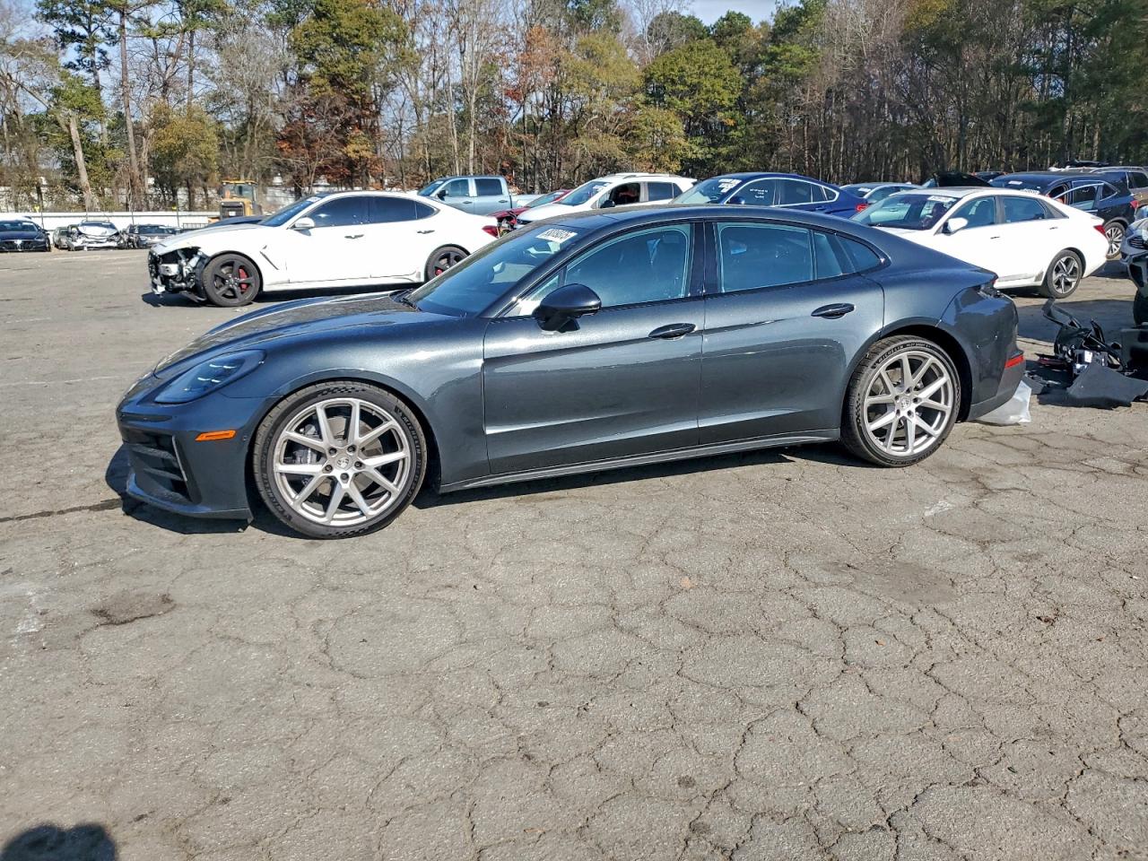 Porsche Panamera Base Image 1