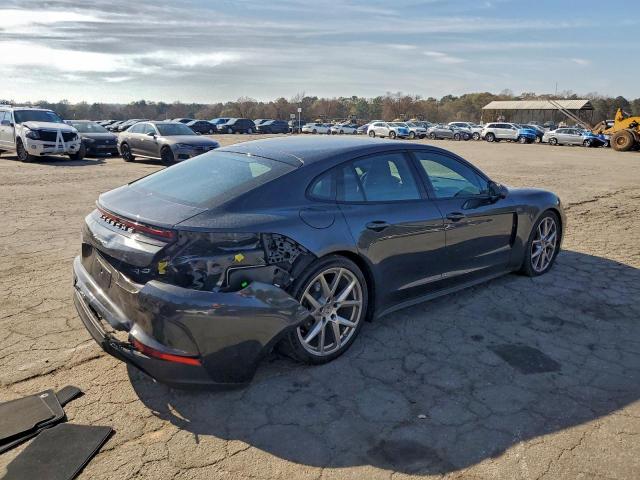 Porsche Panamera Base Image 2