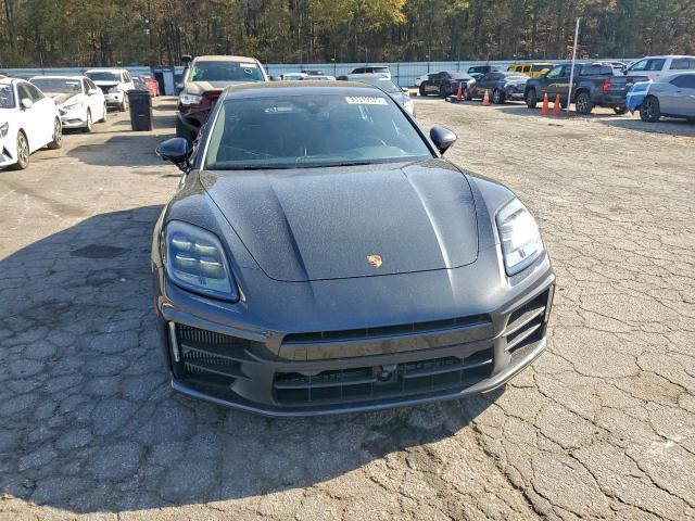 Porsche Panamera Base Image 8