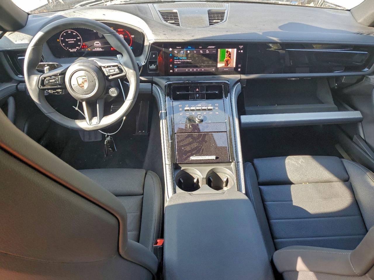 Porsche Panamera Base Image 4