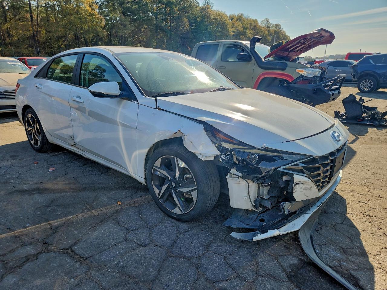 Hyundai ELANTRA Sel Image 2