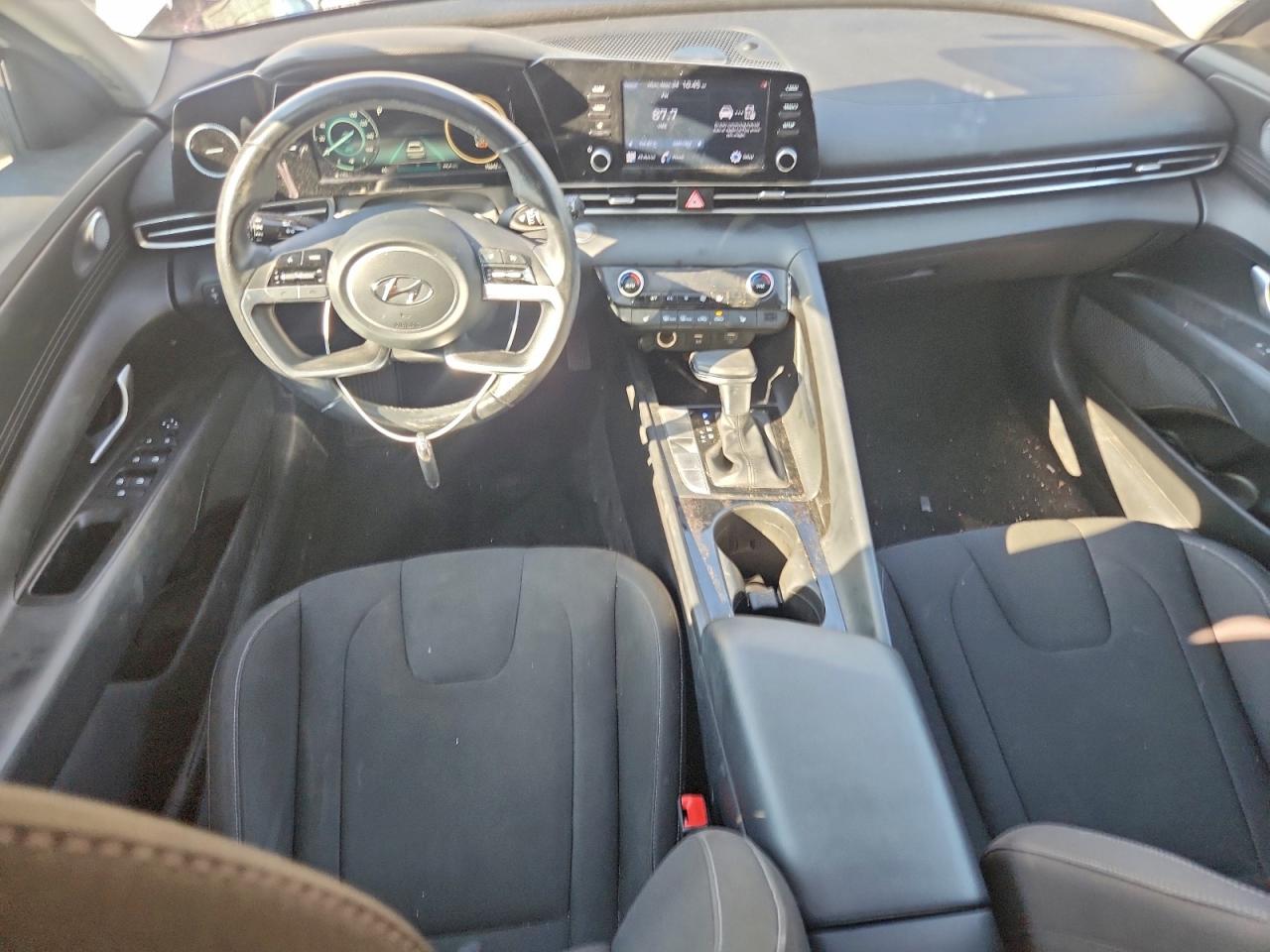 Hyundai ELANTRA Sel Image 10