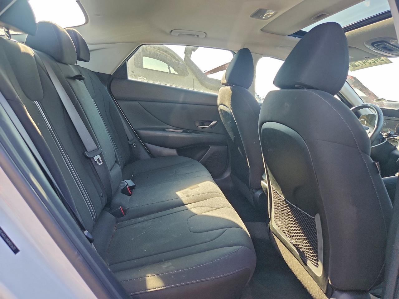 Hyundai ELANTRA Sel Image 8