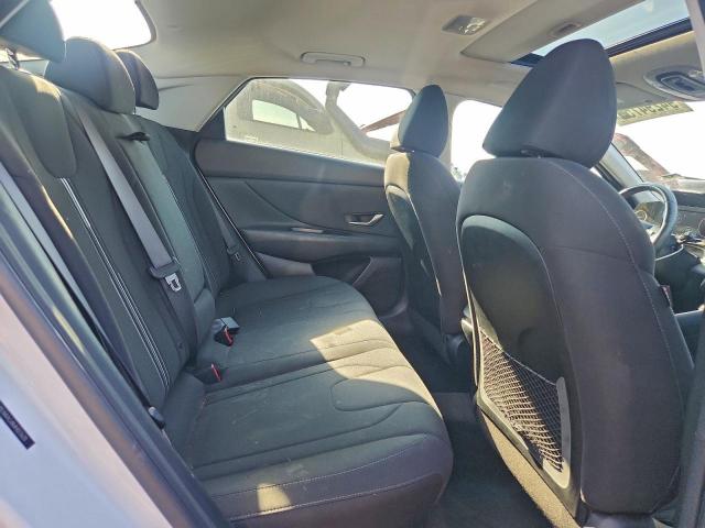 Hyundai ELANTRA Sel Image 8