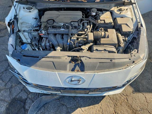 Hyundai ELANTRA Sel Image 12