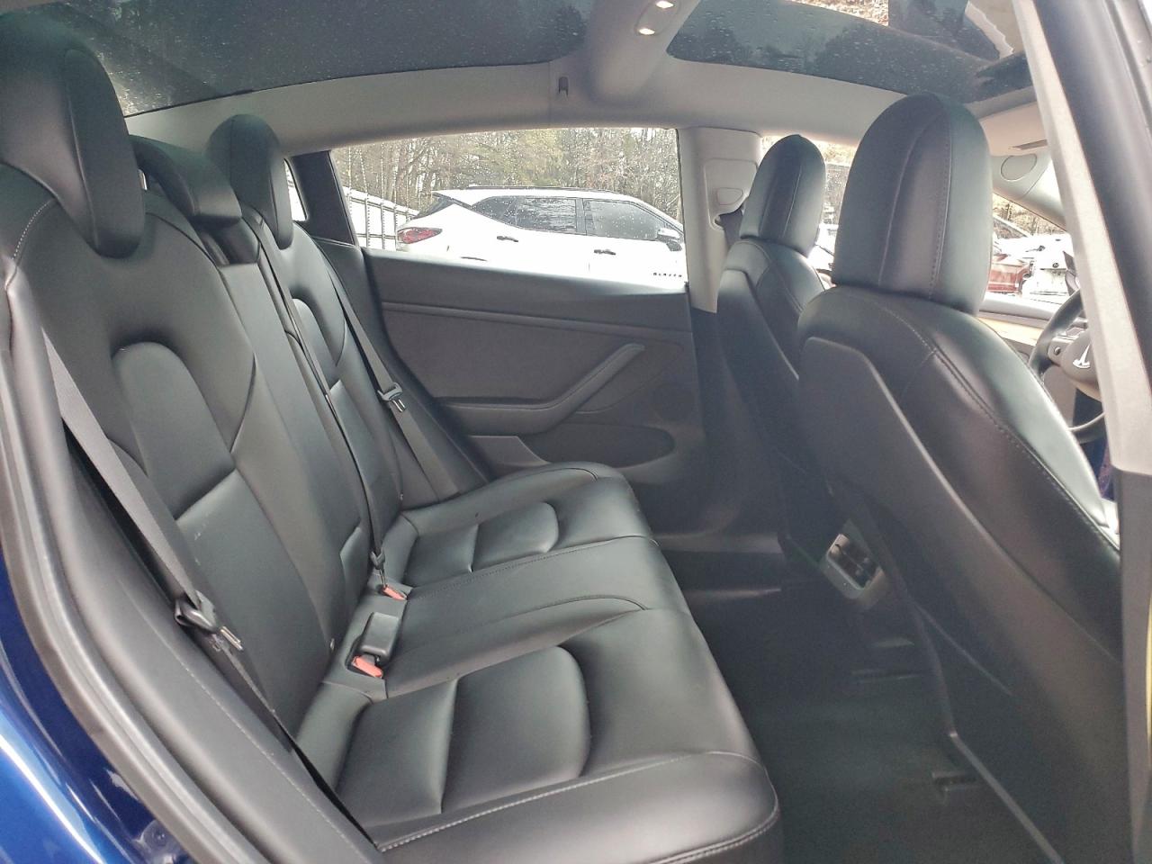 Tesla Model 3 Image 11