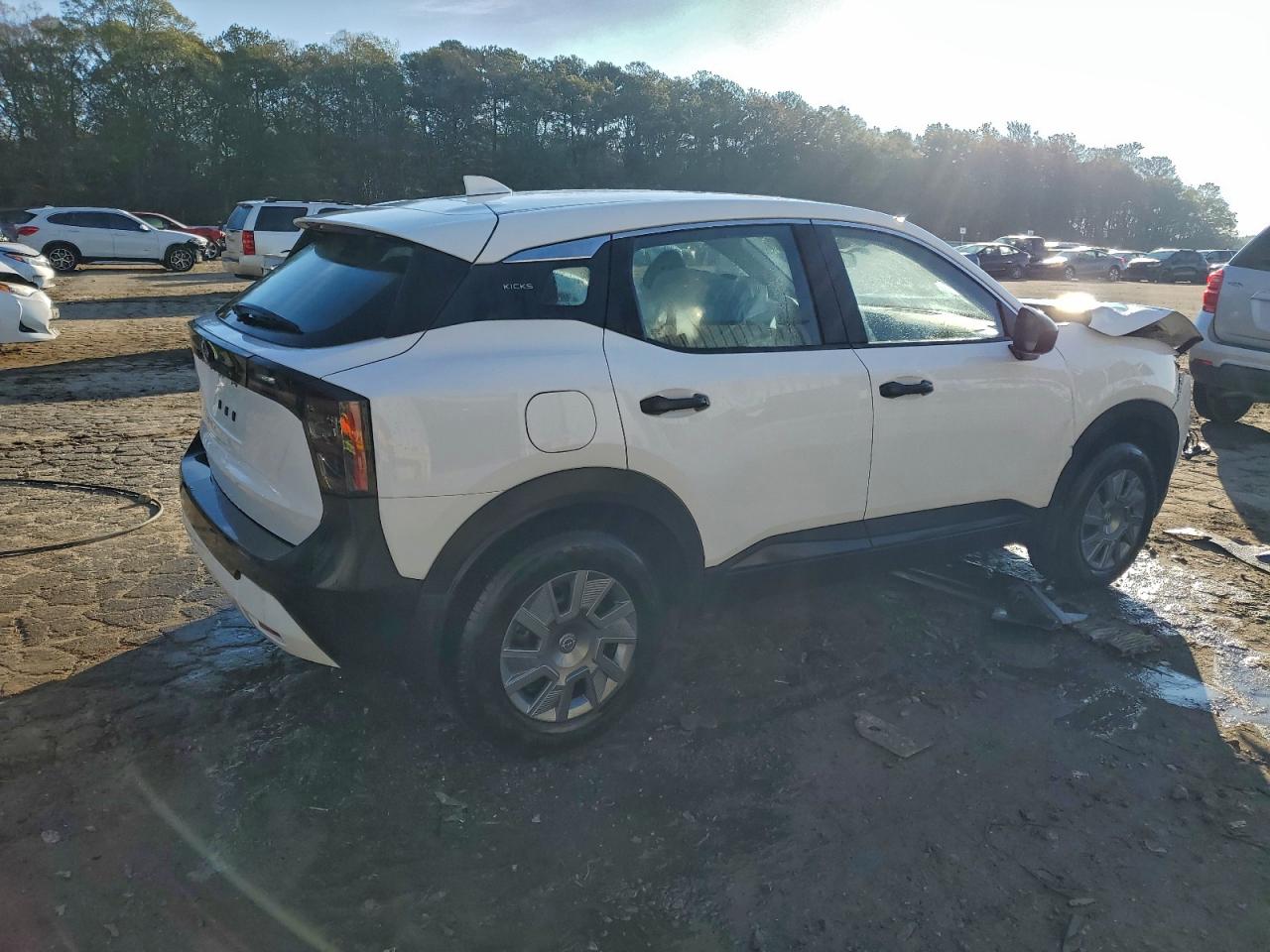 Nissan Kicks S Image 4