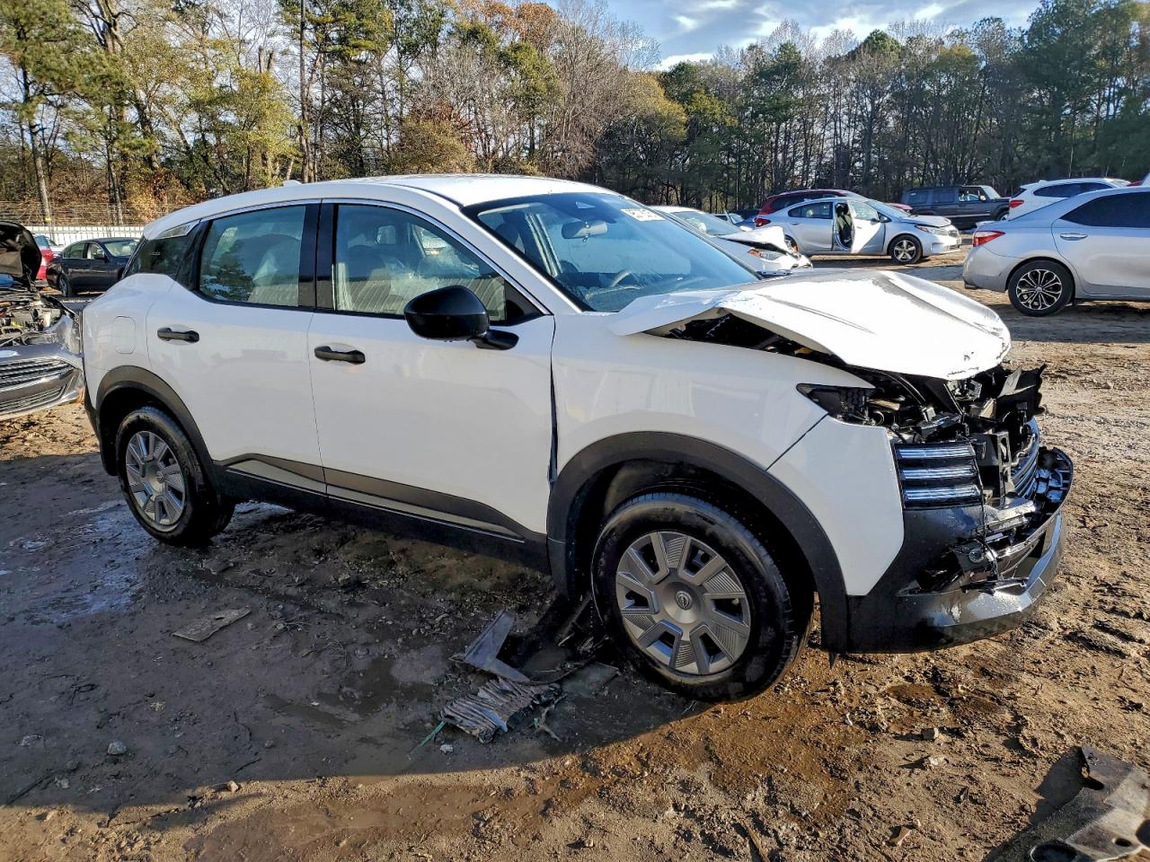 Nissan Kicks S Image 2