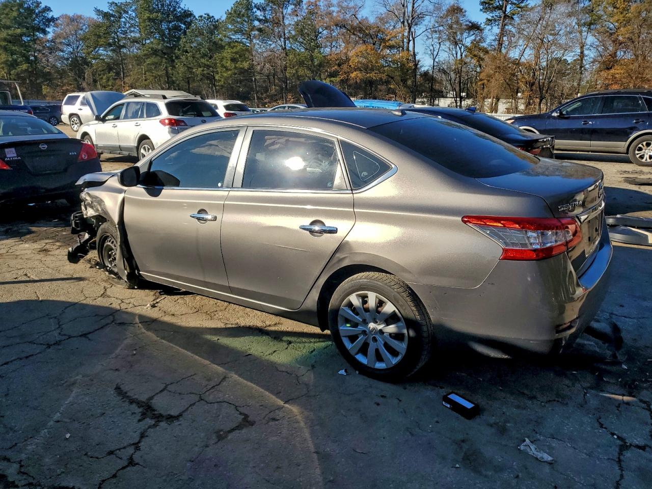 Nissan Sentra S Image 2