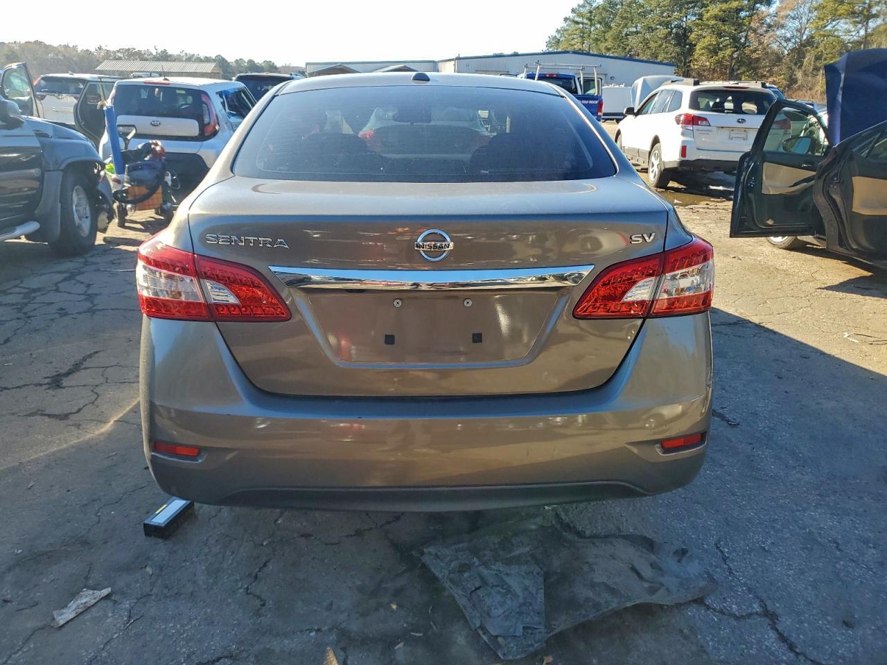 Nissan Sentra S Image 4