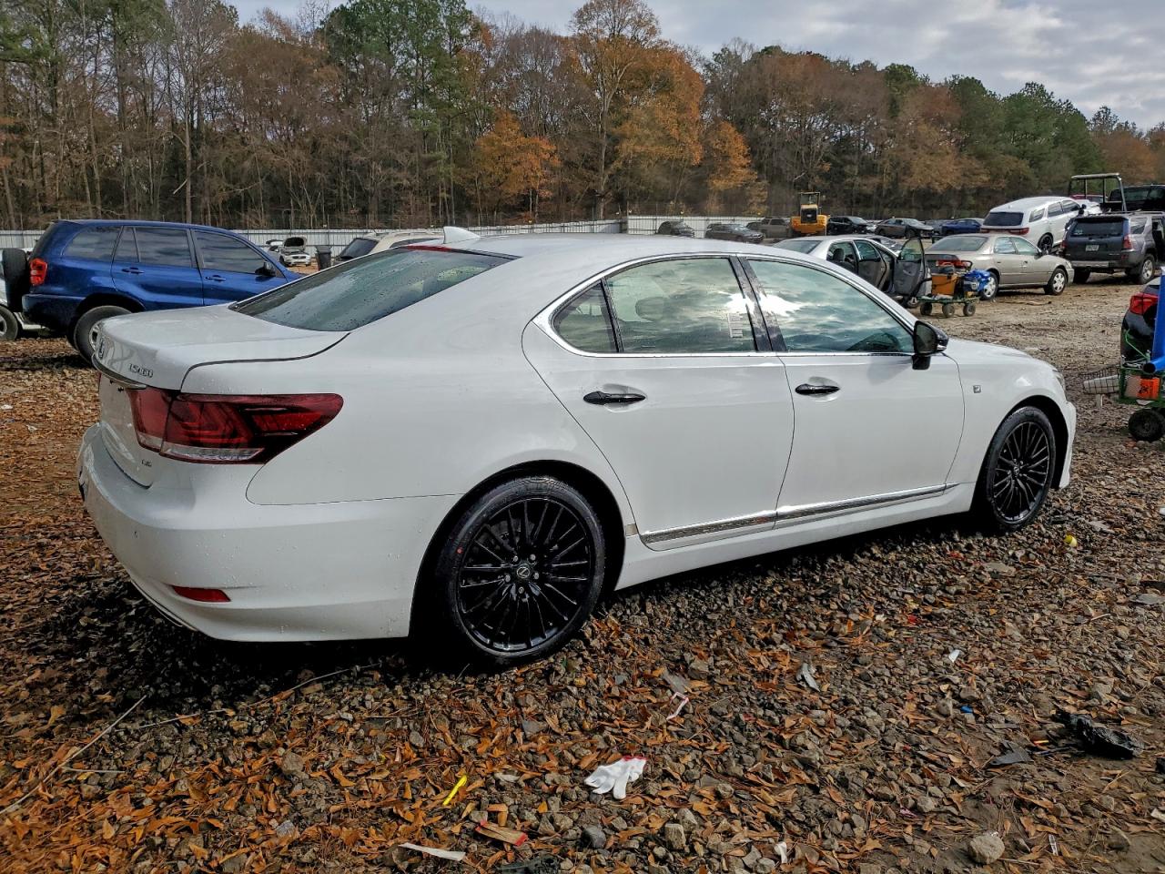 Lexus LS 460 Image 10