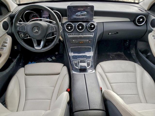 Mercedes-Benz C-Class 300 Image 8