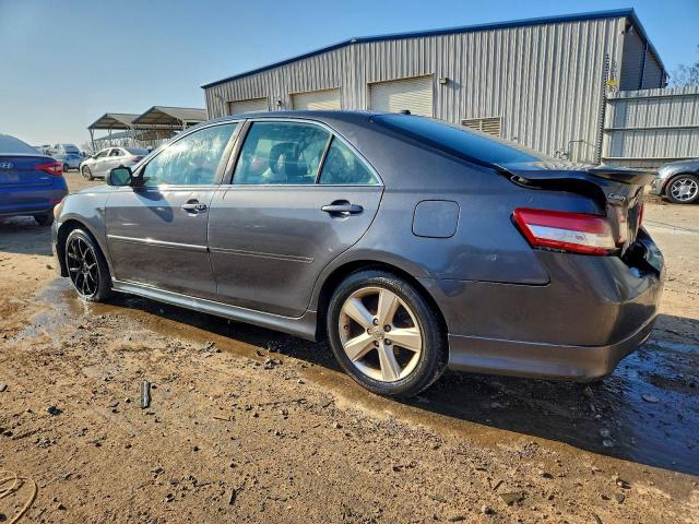 Toyota Camry Base Image 2