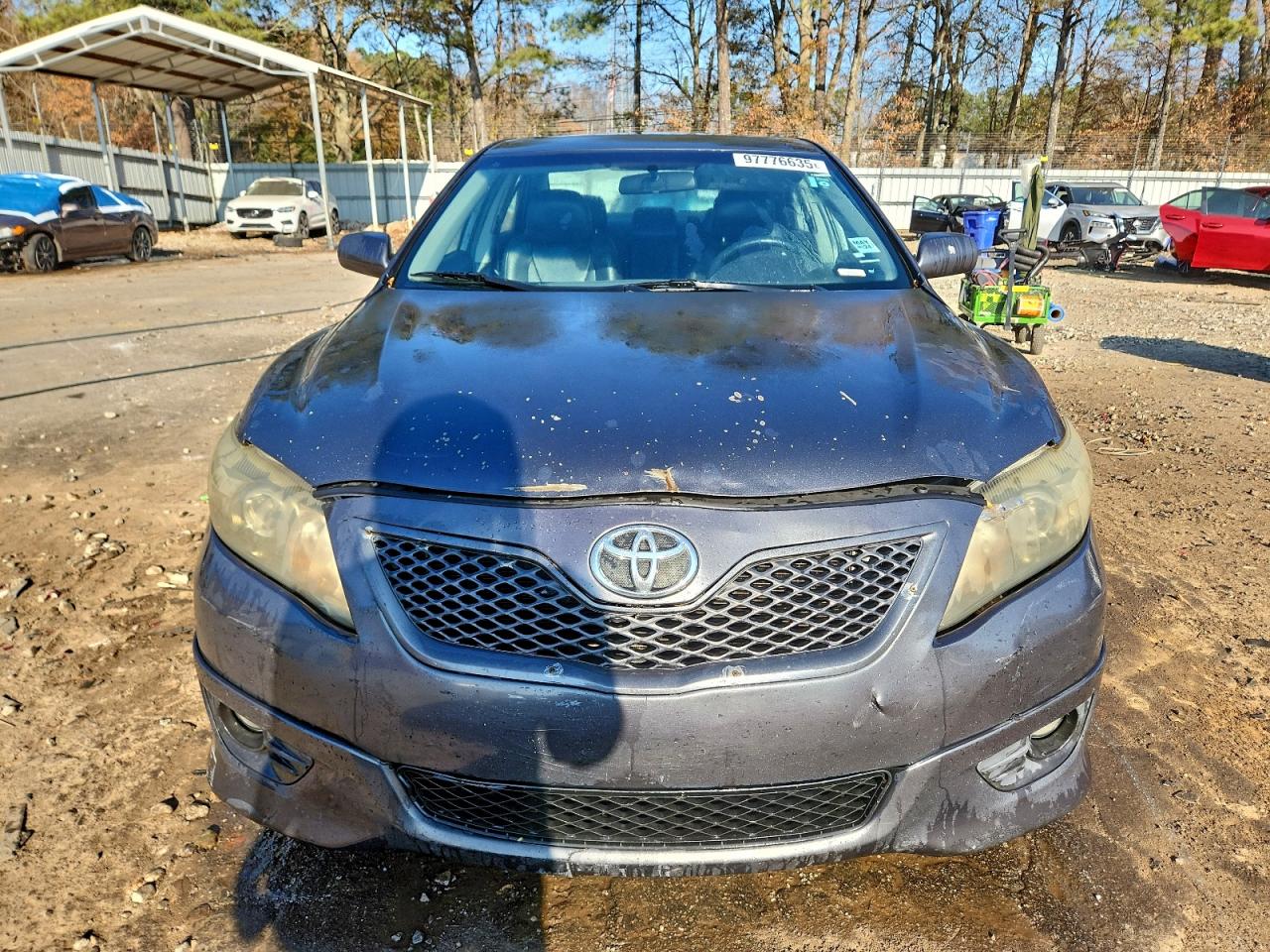 Toyota Camry Base Image 6