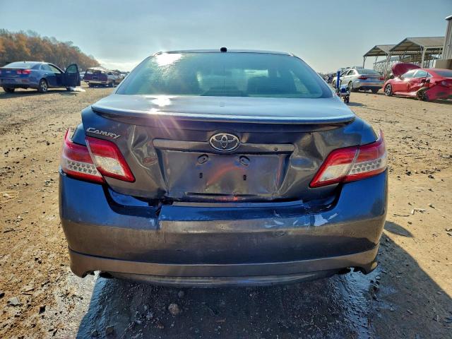 Toyota Camry Base Image 10